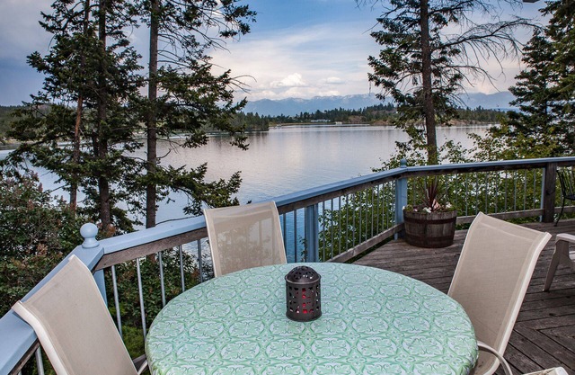 Flathead Lakefront se cacher! Spa-Vues-Confort-Feu Pit-Canoe-Dock