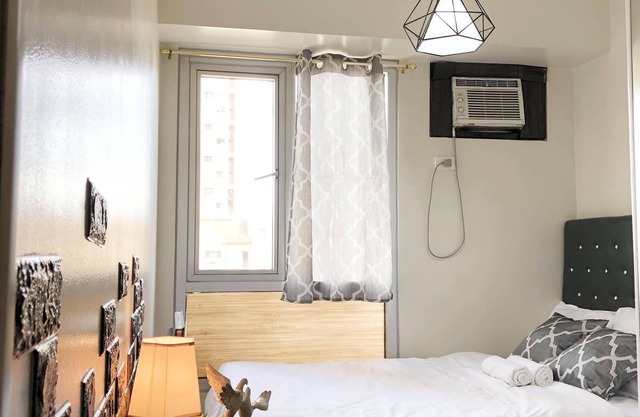 Cozy City Themed Room avec 16 Mbps WIFI