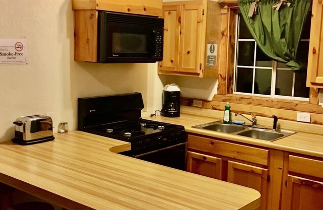 Cozy Clean Cabin on 7 Acres next to Lincoln National Forest