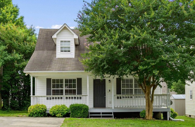 Cozy Cleveland Vacation Rental w/ Deck, Grill!