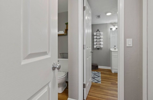 Cozy Coastal Farmhouse Beach condo w/ pool