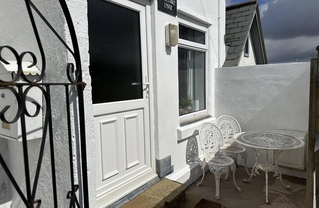 Cozy Coastal Lodge in Hayle