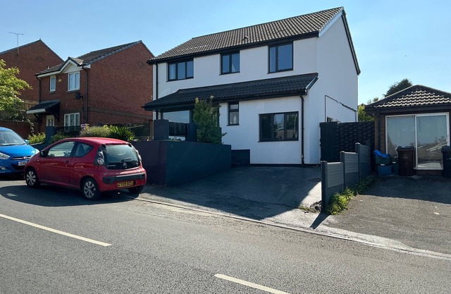 Colwyn Bay - 5 Beds House - Sleeps 10 - Parking