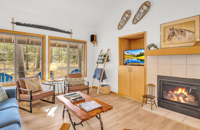 Guest Fav 3 bedroom, North Side of Sunriver, Hot tub, dog friendly, updated!