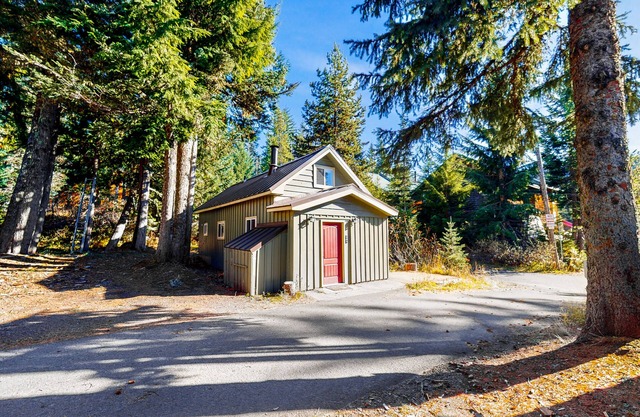 NOUVELLE LISTE! Chalet confortable et confortable dans le camp du gouvernement!