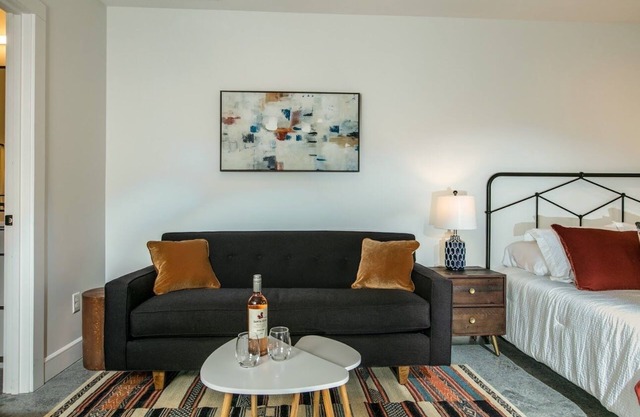 Cozy Comfortable Asheville Couple's Getaway