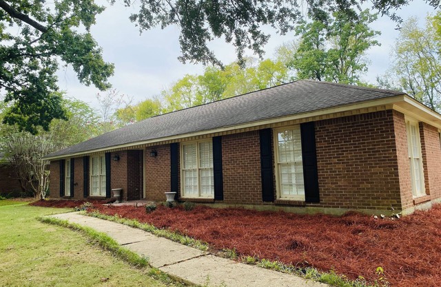 Cozy, Comfortable, Quiet Home “3-beds / 2-bath with High Speed Internet”