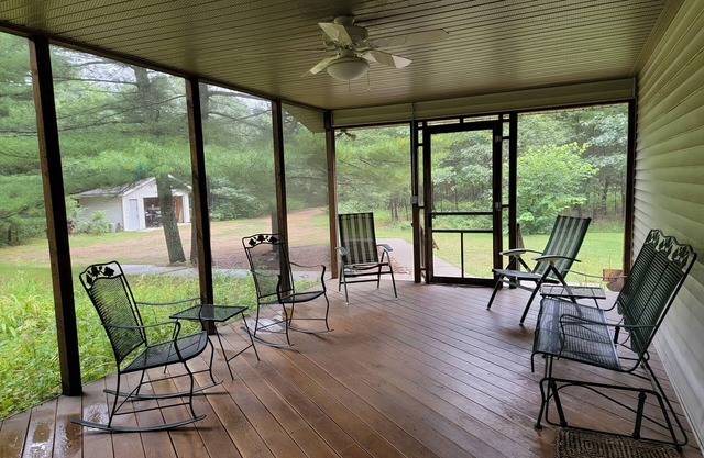 Maison dans les pins. 6 minutes de Sand Valley Golf Resort et Petenwell