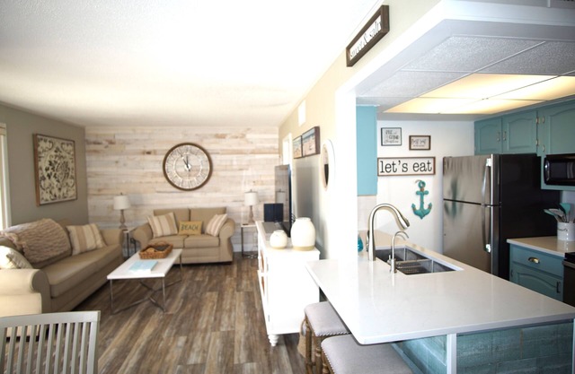 Cozy Condo at Sandpiper Cove/ pool and golf view