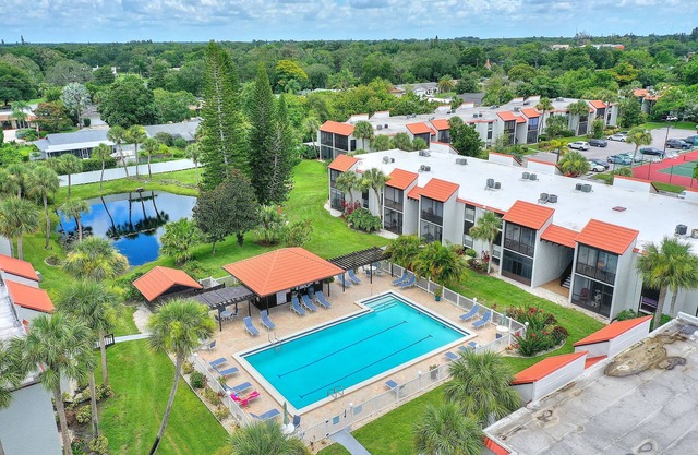 Cozy Condo at Village Brooks