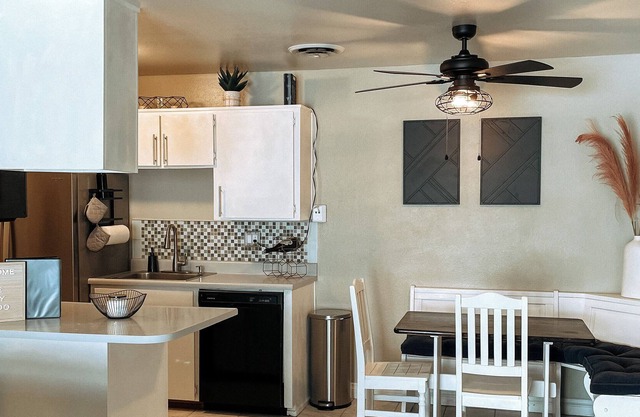Cozy Condo centrally located near hospital & food