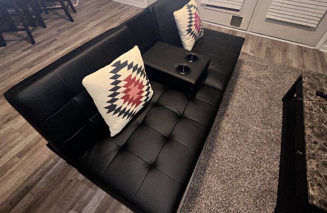 Cozy Condo close to I-85, 20 minutes from airport