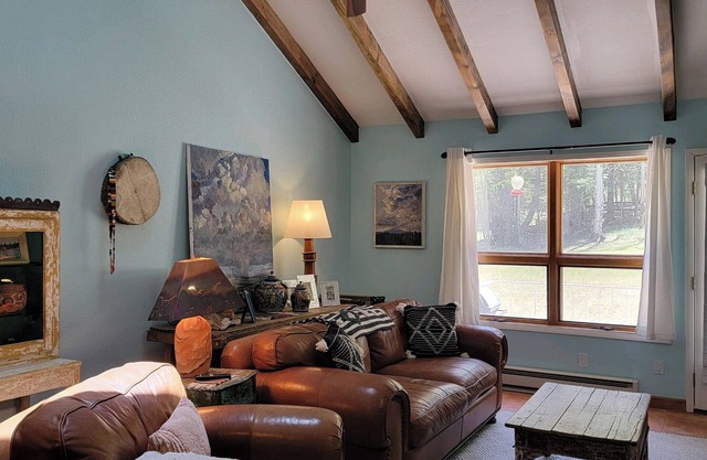 Relaxing Cloudcroft Condo with wooded back patio. 1 mile to town square.