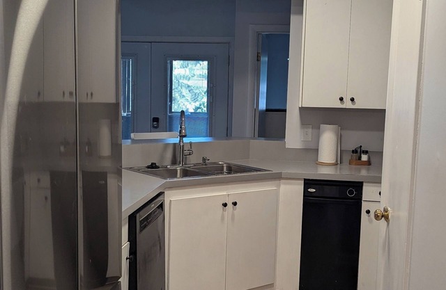 Cozy condo in delightful Opelika with high speed internet.