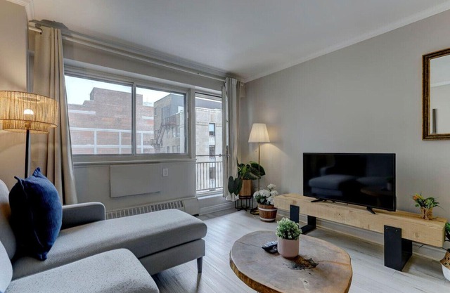 Cozy condo in heart of downtown Montreal ZL8