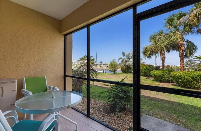 Cozy condo in sunny Punta Gorda. 10 minutes away from the new Sunseeker Resort.