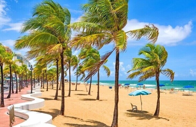 Cozy condo mins from mall, beach, casino, airport