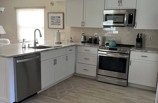 Cozy condo near beach in Englewood
