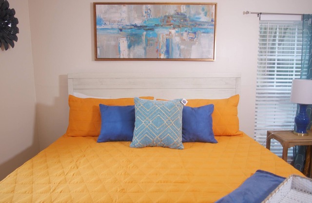 Cozy Condo near Buckhead and Mercedes Benz Stadium w/ Free Parking