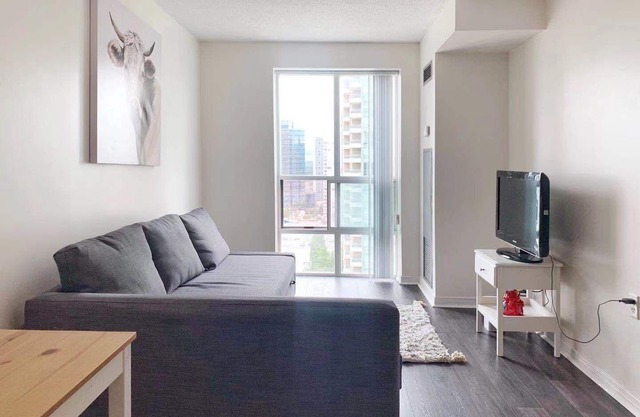Cozy condo w/Free Parking/Gym