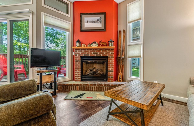Cozy condo w / trois piscines partagées, tennis et bains à remous - près des pistes et du golf!