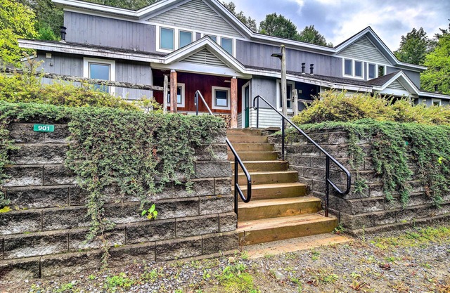NOUVEAU! Cozy Condo w / Patio, marcher jusqu'à Burke Mountain!