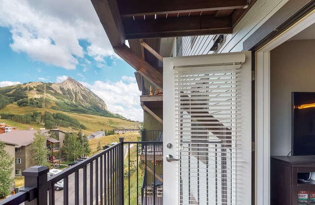 The Timbers Condo- Great Mountain Views & Location- Juste à pied des pistes!