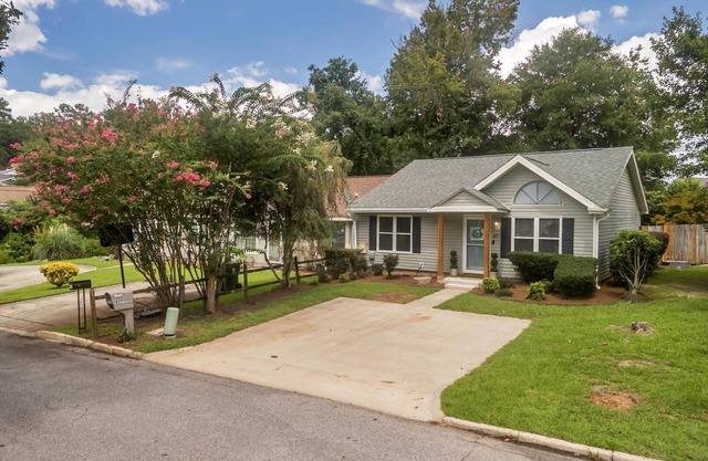 Cozy & Convenient 2BR/2BA Townhome