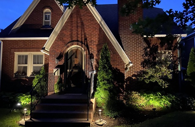 Cozy Convenient Lake Erie Home