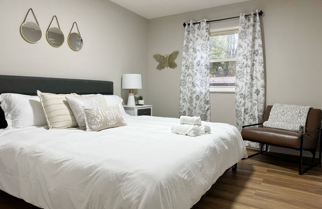 Cozy Corner / 2BR/1BA EVV Apartment