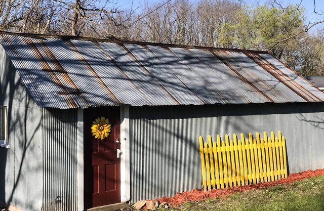 COZY COTTAGE - BREAKFAST (continental) KAYAKS, BIKES COMPLIMENTARY