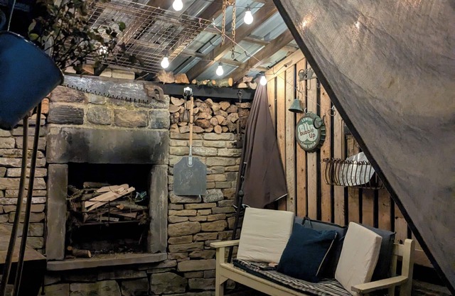 Cozy Cottage Close to Haworth Sleeps 2 with Garden