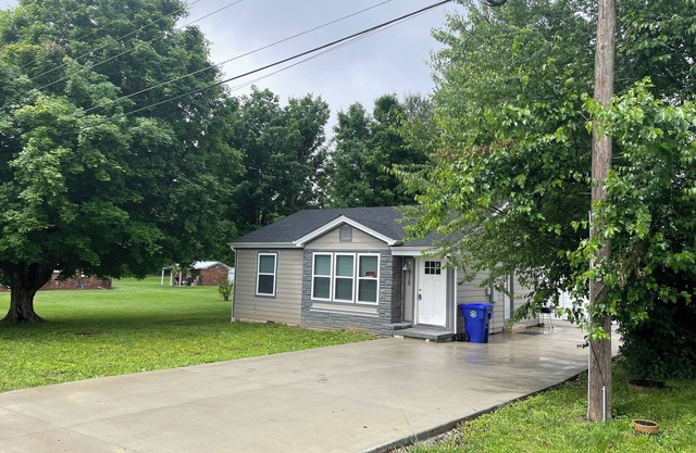 Cozy cottage home 2 bedroom 1 bath