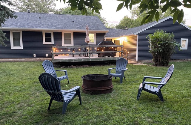 Cozy Cottage in Arnolds Park. Close to everything!