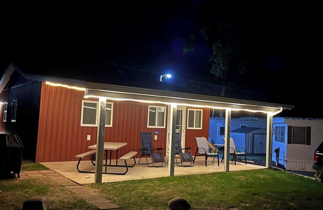Cozy cottage in awesome Greenville with WiFi, AC