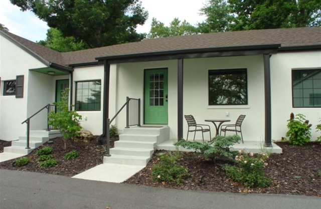 Cottage confortable dans le centre-ville de Branson avec piscine