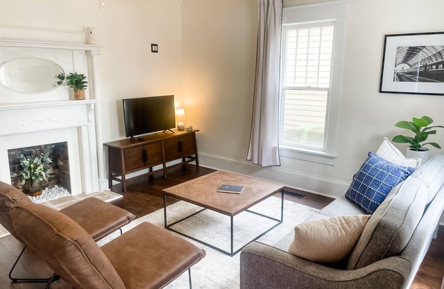 Cozy Cottage 🏡in Five Points. 4 min from Downtown /15 min from the airport ✈️.