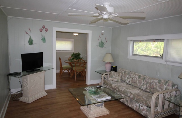 Cottage confortable à St Lucie Village sur la lagune d'Indian River avec un quai de 250 pieds