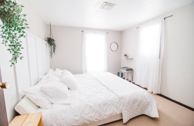 Cozy Cottage In The Pines | King Bed | 3 min to downtown Frankfort LAKE MICHIGAN