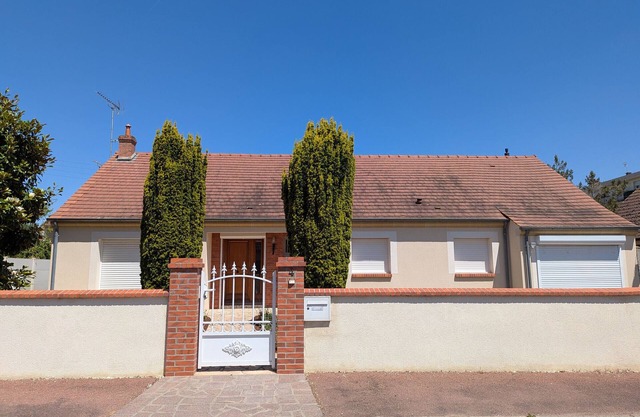 Cozy cottage in Villemandeur with garden near Montargis