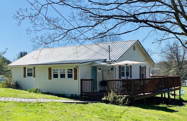 Cottage confortable - Minutes des attractions!