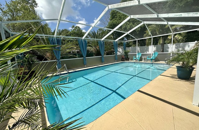 Piscine chauffée privée.