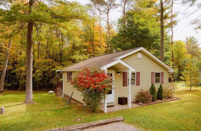 Cozy Cottage near Cook Forest Park & ANF