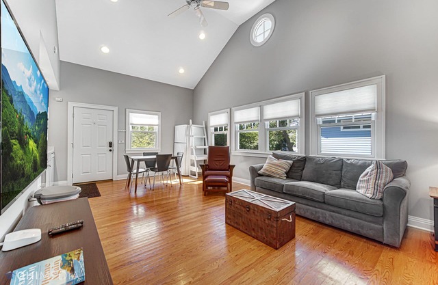 Cozy cottage NOW available for short or long term rentals(seasonal)