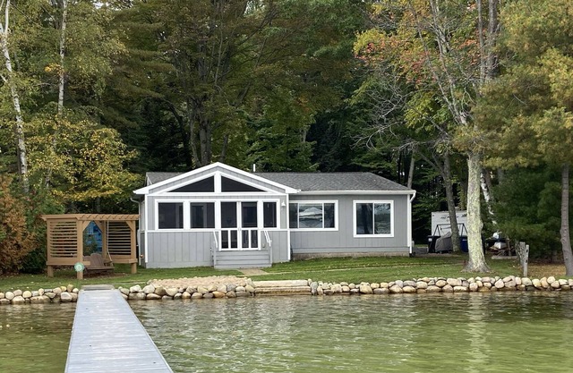 Cottage confortable sur un magnifique lac de 2000 acres.