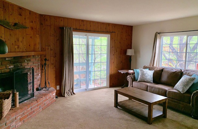 Cozy Cottage sur Belle Berry Farm U-Pick - 2 Queens, 4 lits jumeaux / superposés