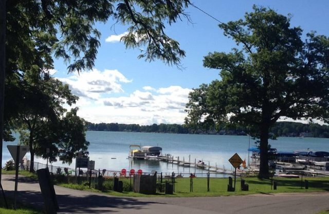 Cozy Cottage on Diamond Lake - Near Park Shore Marina