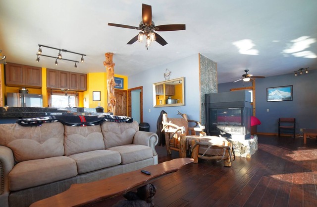 Cozy Cottage on Operating Micro-Dairy Farm w/Hot Tub