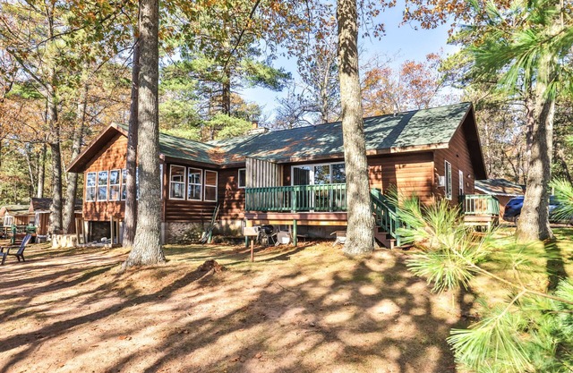 Cottage 9 - Hiller's Pine Haven - Cottage confortable et cheminée donnant sur le lac