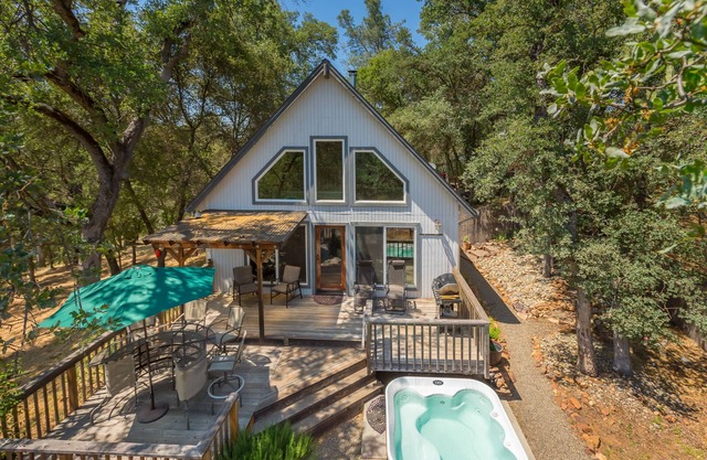 Cottage confortable près de Yosemite, de belles vues, un bain à remous et plus encore!